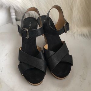 Nice Nine West black leather semi-wedged s…